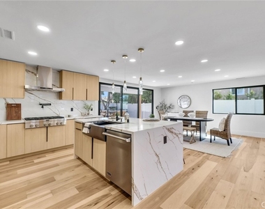 2241 Avenida Salvador - Photo Thumbnail 10