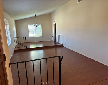 538 Iris Street - Photo Thumbnail 5