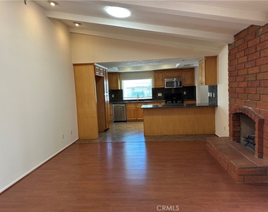 538 Iris Street - Photo Thumbnail 8