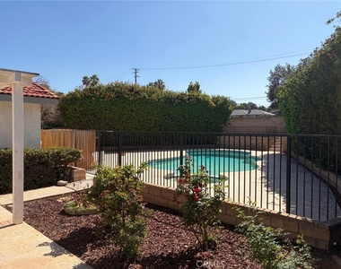 538 Iris Street - Photo Thumbnail 3