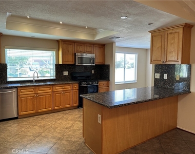 538 Iris Street - Photo Thumbnail 9