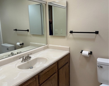 538 Iris Street - Photo Thumbnail 22