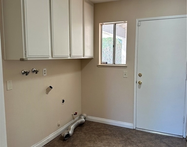 538 Iris Street - Photo Thumbnail 14