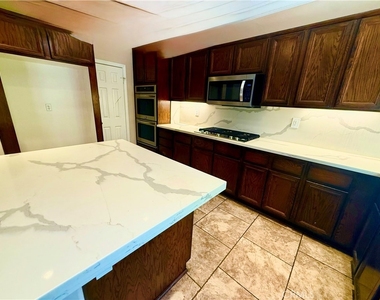 11408 Figtree Terrace - Photo Thumbnail 9