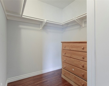 10119 Pinewood Avenue - Photo Thumbnail 9