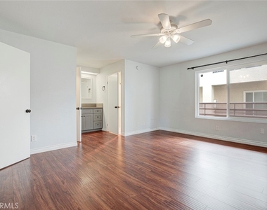 10119 Pinewood Avenue - Photo Thumbnail 8