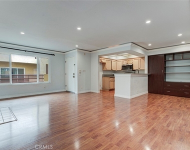 10119 Pinewood Avenue - Photo Thumbnail 3