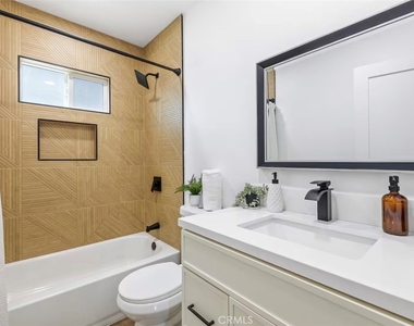 7629 Arcola Ave - Photo Thumbnail 13