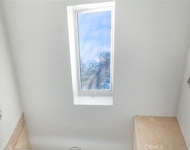 2819 Pacific Avenue - Photo Thumbnail 7