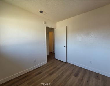 121 Wiseman Way - Photo Thumbnail 9