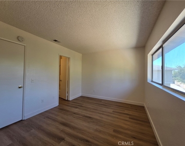 121 Wiseman Way - Photo Thumbnail 10