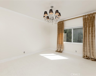 1228 N La Cienega - Photo Thumbnail 9