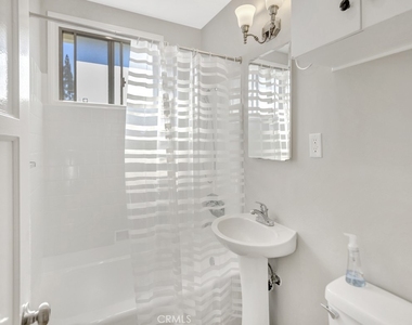 557 Rosemary Lane - Photo Thumbnail 13