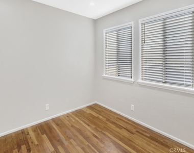 557 Rosemary Lane - Photo Thumbnail 12