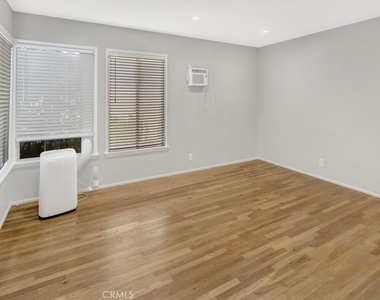 557 Rosemary Lane - Photo Thumbnail 4