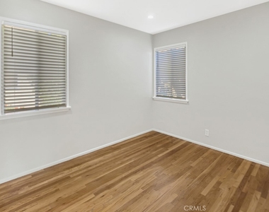 557 Rosemary Lane - Photo Thumbnail 9
