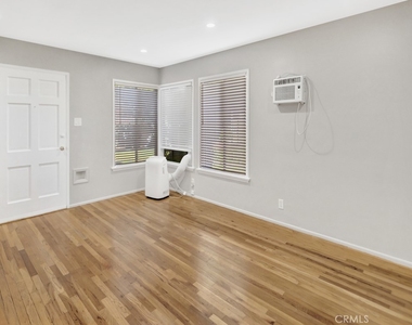 557 Rosemary Lane - Photo Thumbnail 5