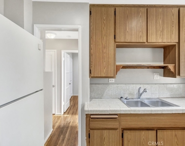 557 Rosemary Lane - Photo Thumbnail 17