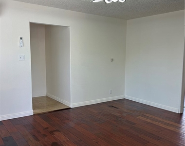 500 N Virginia - Photo Thumbnail 4