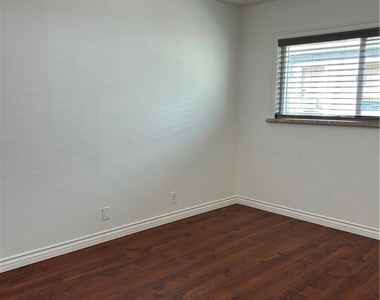 500 N Virginia - Photo Thumbnail 5