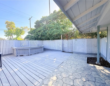 869 W 14th Street - Photo Thumbnail 3
