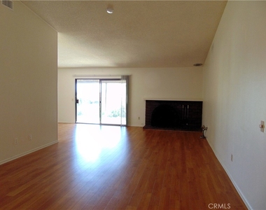 880 Kimberly Court - Photo Thumbnail 2