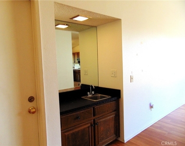 880 Kimberly Court - Photo Thumbnail 7