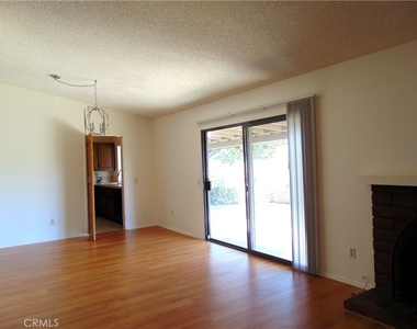 880 Kimberly Court - Photo Thumbnail 3