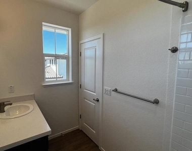 218 Church St - Photo Thumbnail 28