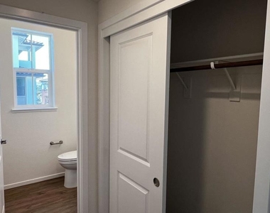 218 Church St - Photo Thumbnail 12
