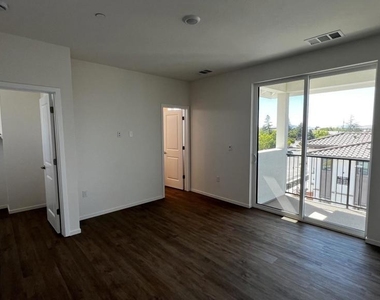218 Church St - Photo Thumbnail 23