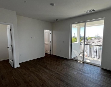 218 Church St - Photo Thumbnail 25