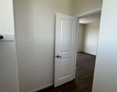 218 Church St - Photo Thumbnail 31