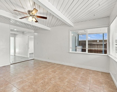 77 Breaker Dr - Photo Thumbnail 4