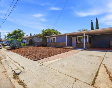 77 Breaker Dr - Photo Thumbnail 2