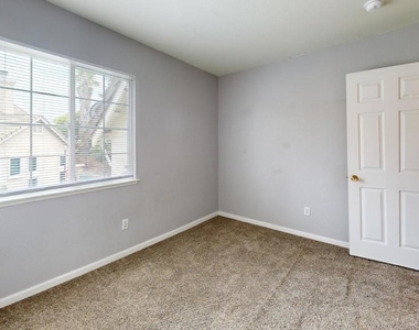 1032 Twinbridge Court - Photo Thumbnail 9