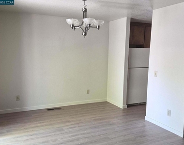 1678 E Street - Photo Thumbnail 3