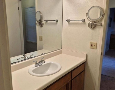 1678 E Street - Photo Thumbnail 12