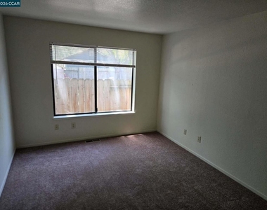 1678 E Street - Photo Thumbnail 14