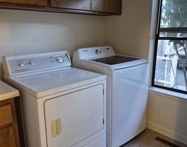 1678 E Street - Photo Thumbnail 15