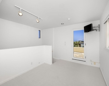 6206 Pacific Avenue - Photo Thumbnail 17