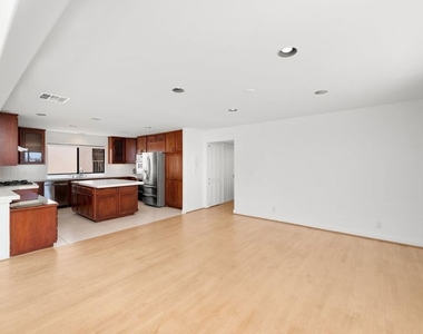 6206 Pacific Avenue - Photo Thumbnail 4