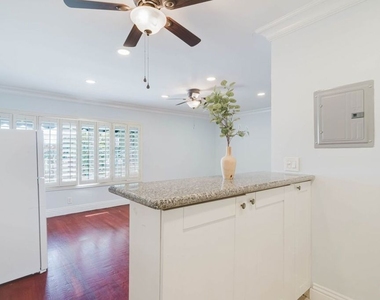 9031 Phyllis Avenue - Photo Thumbnail 6