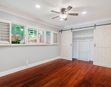 9031 Phyllis Avenue - Photo Thumbnail 7