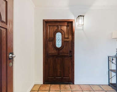 9031 Phyllis Avenue - Photo Thumbnail 12
