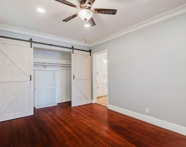 9031 Phyllis Avenue - Photo Thumbnail 8