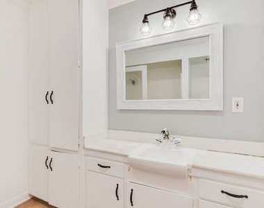 9031 Phyllis Avenue - Photo Thumbnail 10