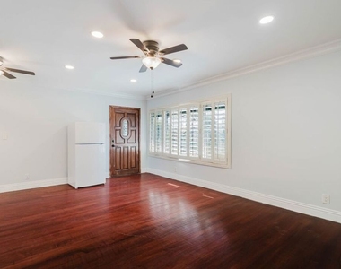 9031 Phyllis Avenue - Photo Thumbnail 1