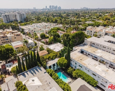 9031 Phyllis Avenue - Photo Thumbnail 20