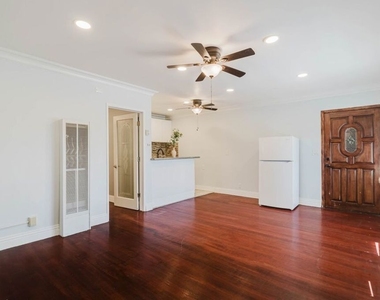 9031 Phyllis Avenue - Photo Thumbnail 2